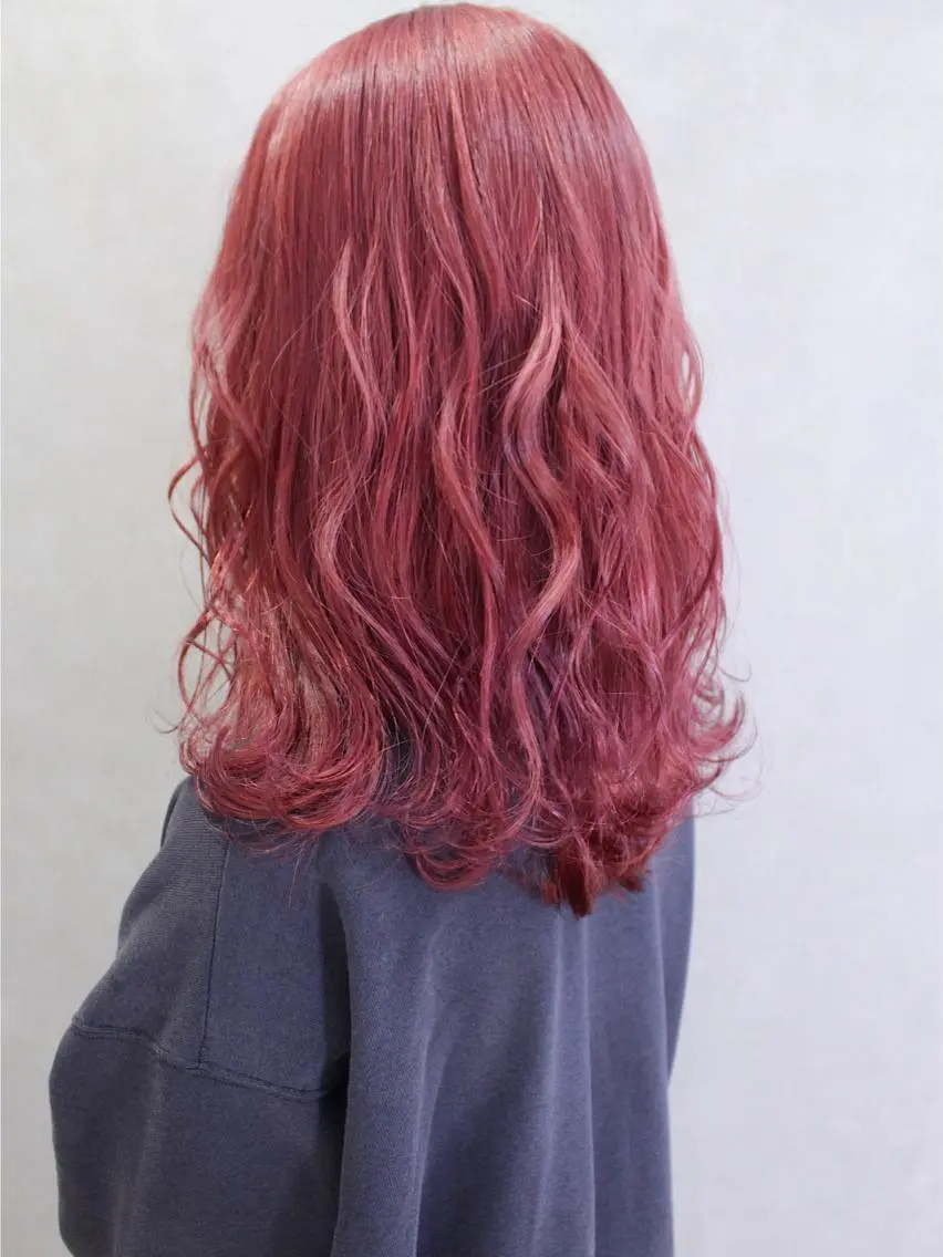 セミロング カラー ヘアアレンジ カシス レッドカラー ヘアカラー トリートメント lani ブリーチ /ダブルカラーのヘアスタイル