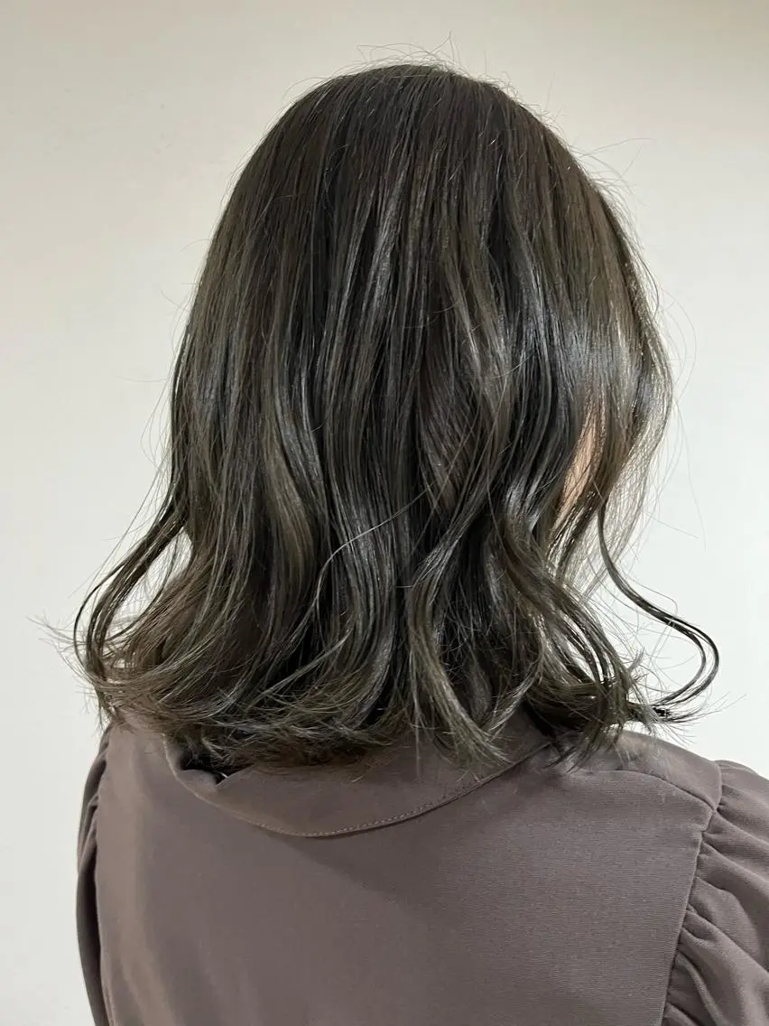 ミディアム カラー カット ヘアカラー ハイトーンカラー🩵 耳ツボジュエリー👂のその他イメージ