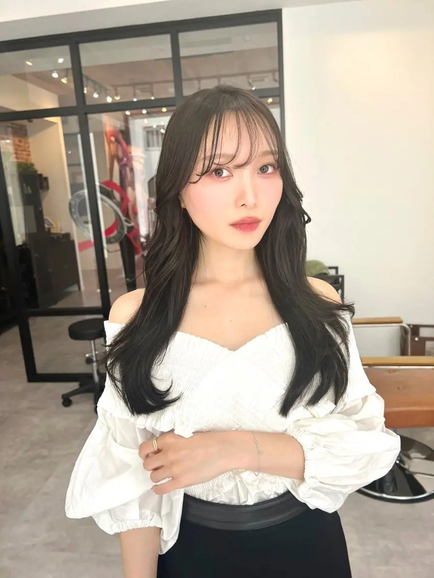 ミディアム カラー ヘアアレンジ くびれヘア 韓国風ヘア カット ヘアカラー トリートメント 顔まわり職人🇰🇷 韓国ヘア/KAITOのヘアスタイル
