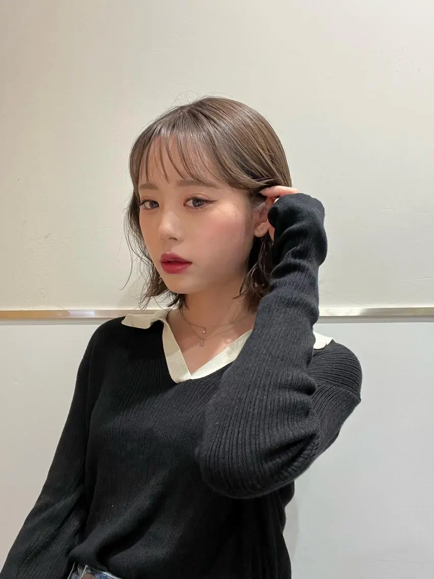 ショート カラー ベージュカラー ブリーチ グレージュ ミルクティーグレージュ 韓国風ヘア カット ヘアカラー トリートメント レイヤー専門家 ダブルカラー修のヘアスタイル