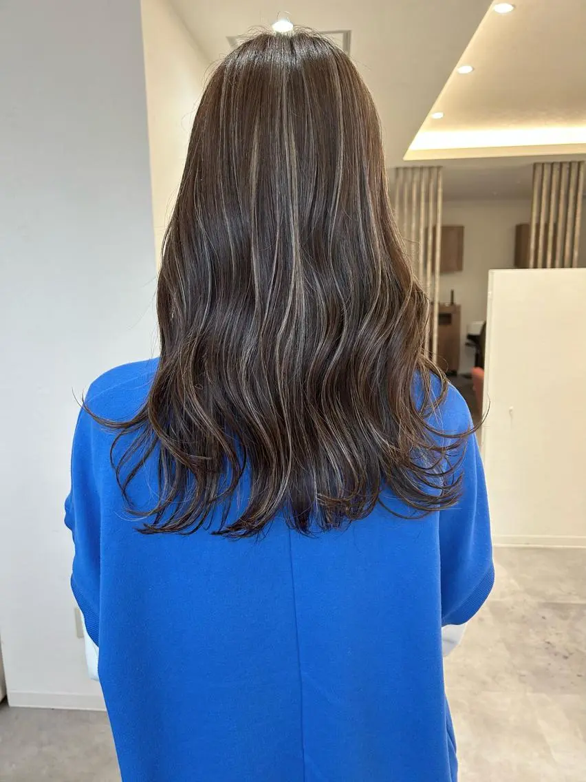 ロング 山本 茉希のヘアスタイル