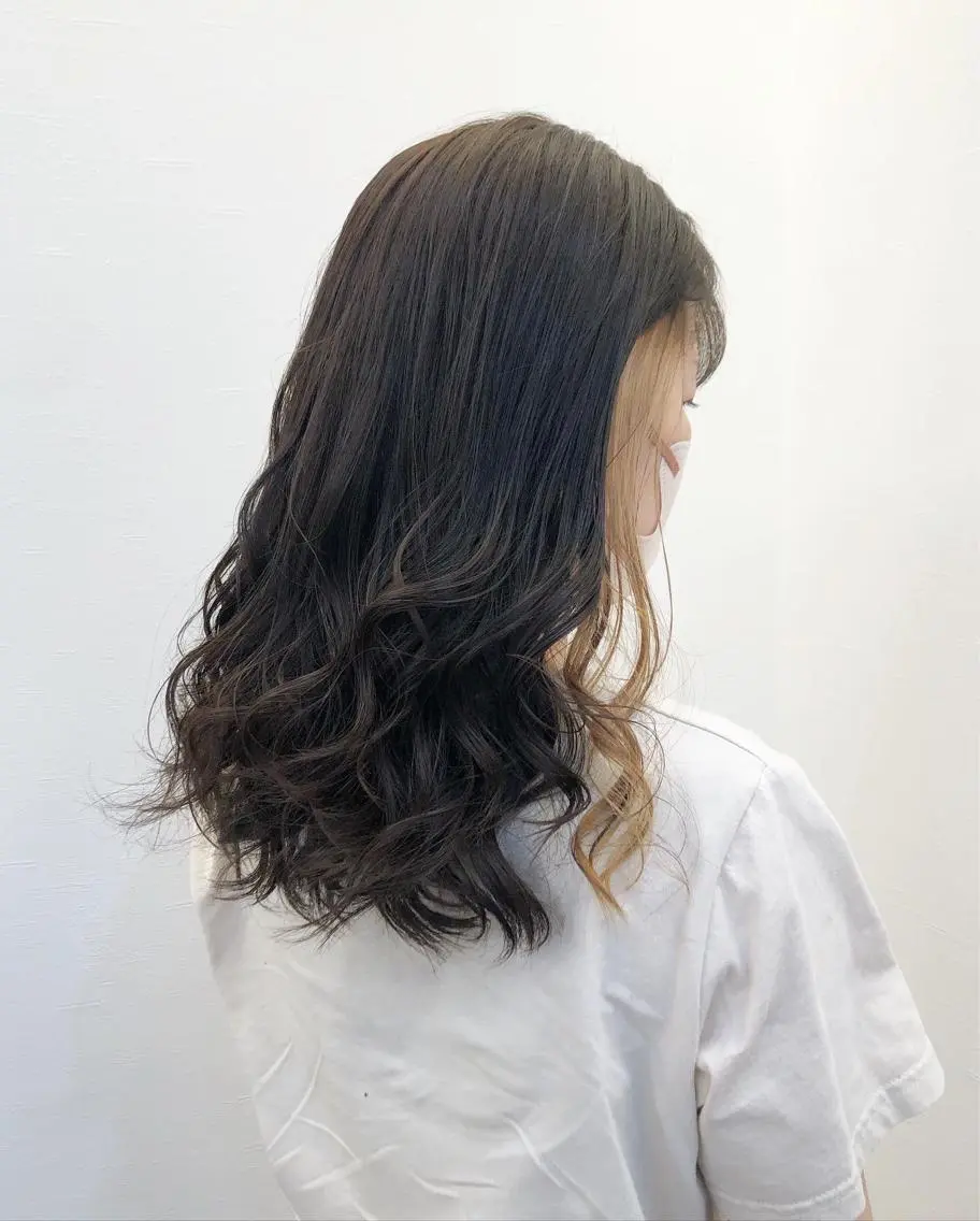 カラー ツノガイ エリのヘアスタイル