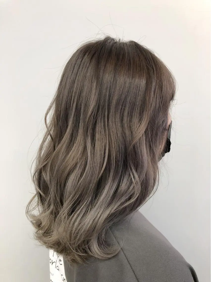 ミディアム カラー バレイヤージュ レイヤーカット ヘアカラー トリートメント 代表 YUKI ☆のヘアスタイル