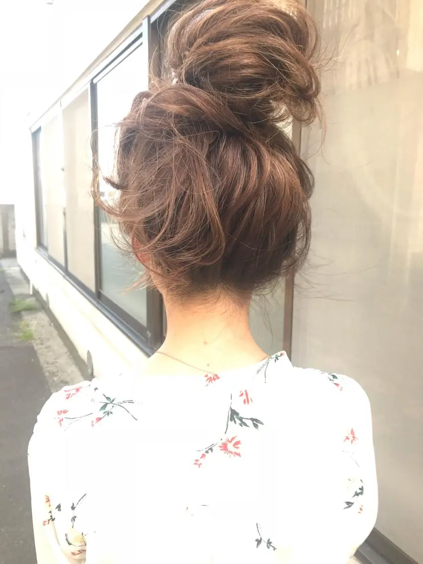 セミロング カラー ヘアアレンジ バレイヤージュ ブリーチ グラデーションカラー ハイライトカラー ハイトーンカラー Mariana/ 鶴原-ハイライトのヘアスタイル