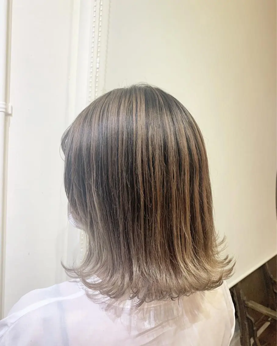 ミディアム カラー ハイトーン/レイヤー 💜Akaneのヘアスタイル