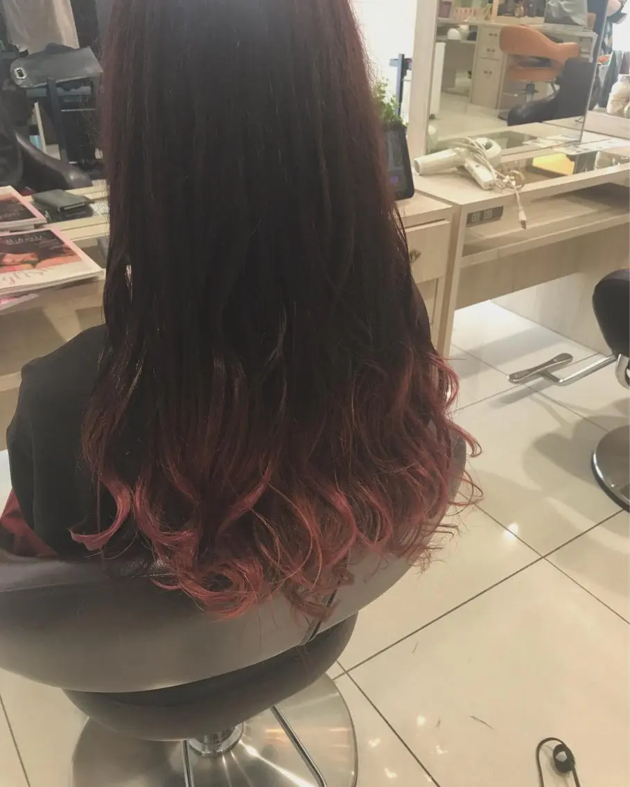 ロング カラー グラデーションカラー ピンクカラー ヘアカラー トリートメント 豊田 恭平のヘアスタイル