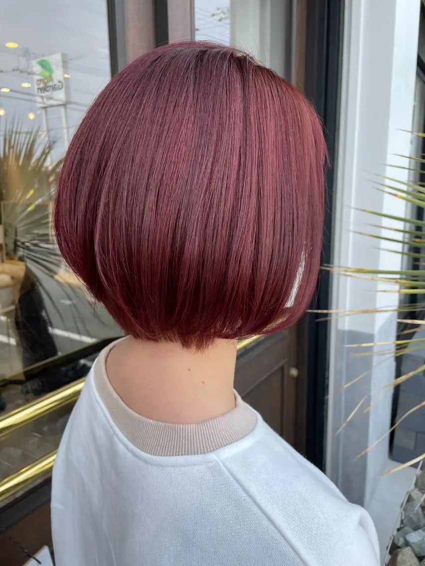 カラー レッドカラー 比嘉 千咲のヘアスタイル