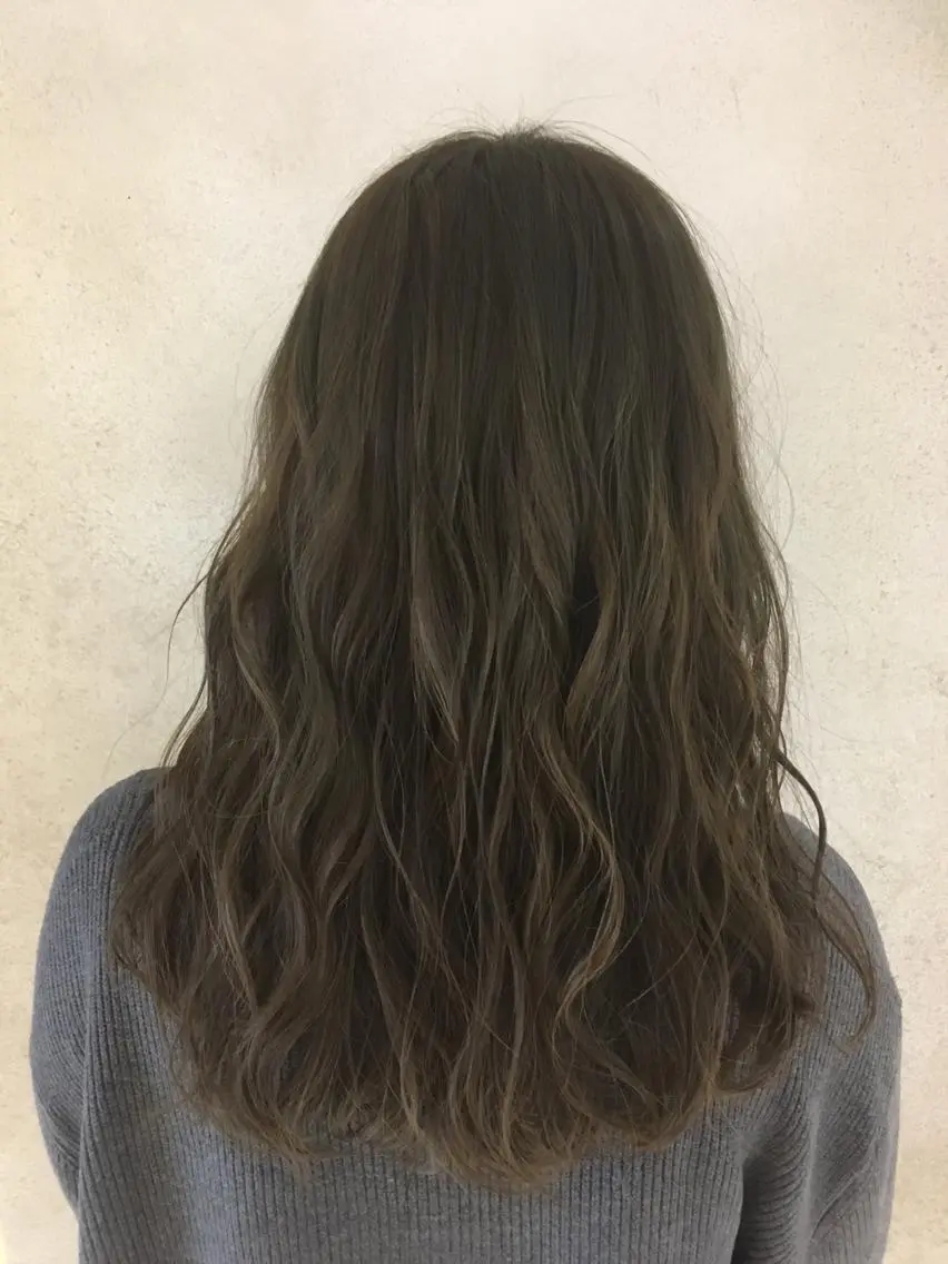 ロング カラー ハイライトカラー ハイライト カット ヘアカラー トリートメント 吉村 絢乃のヘアスタイル