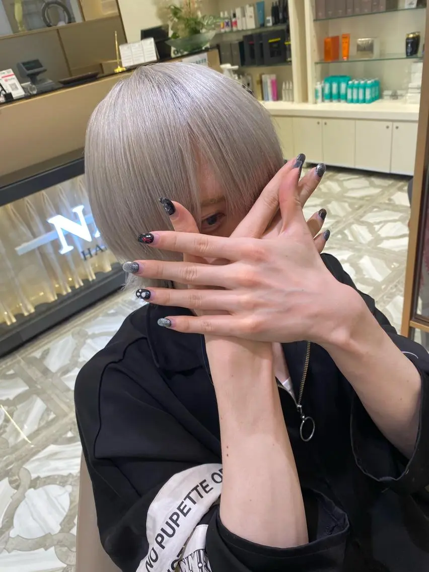 メンズ 🩵ブリーチと ブリーチ矯正の人🩵のヘアスタイル