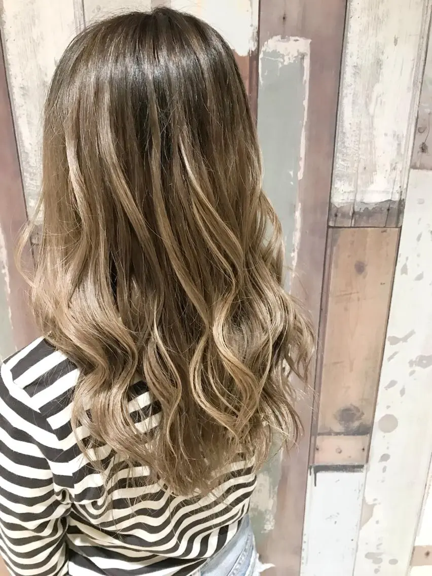 ミディアム カラー アッシュ カット ヘアカラー トリートメント 守屋 颯太のヘアスタイル
