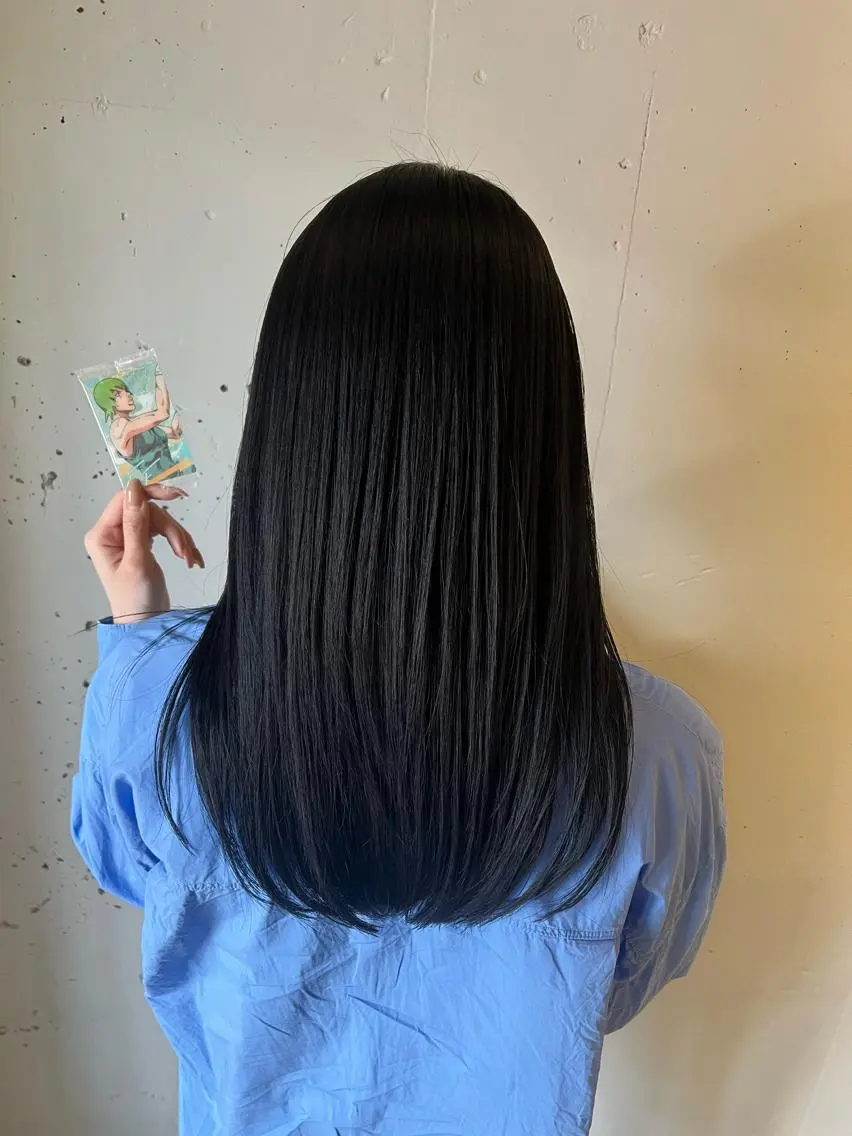 セミロング カラー 黒髪 ブリーチ ブルーカラー ブルーブラック ヘアカラー トリートメント ヘッドスパ カラースペシャリスト しょう🧑🏼‍🎨のヘアスタイル