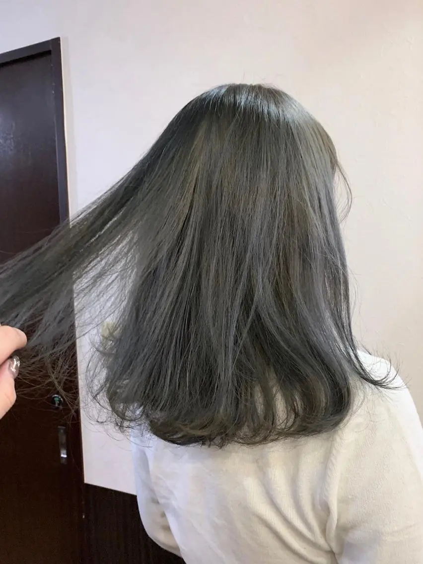 セミロング カラー ブリーチ 透明感カラー 色落ちまでキレイに! !女性サロンのヘアスタイル