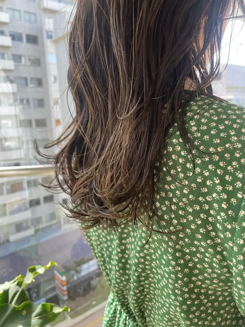 ミディアム カラー 透明感カラー グレージュ オリーブグレージュ オリーブグレー カット ヘアカラー トリートメント レイヤー/似合わせ TAKUYAのヘアスタイル