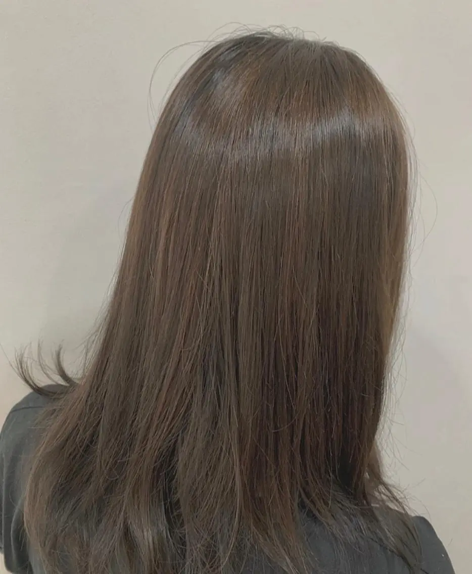 セミロング カラー 脱白髪染め美容師 竹内涼乃のヘアスタイル
