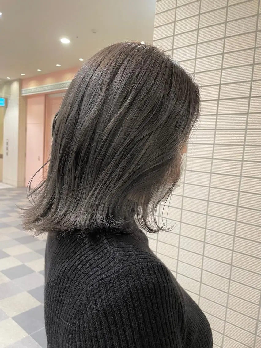 ミディアム アッシュ ヘアカラー KANA🌷 髪質改善のヘアスタイル
