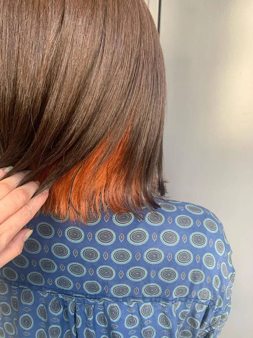 ショート カラー ヘアアレンジ インナーカラー オレンジ サナ🌱 切りっぱなしボブのヘアスタイル
