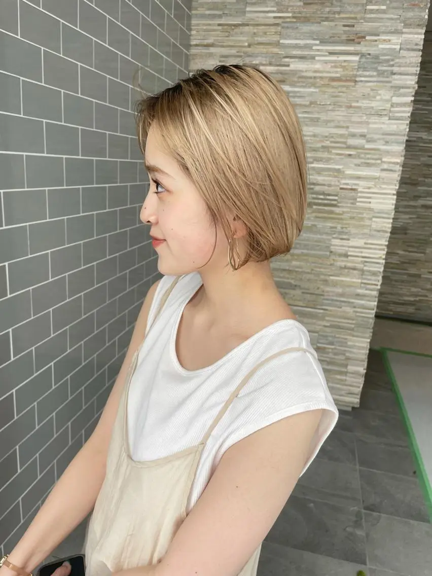 ショート カラー うる艶ヘア💐 艶ハイトーン💐彩夏のヘアスタイル