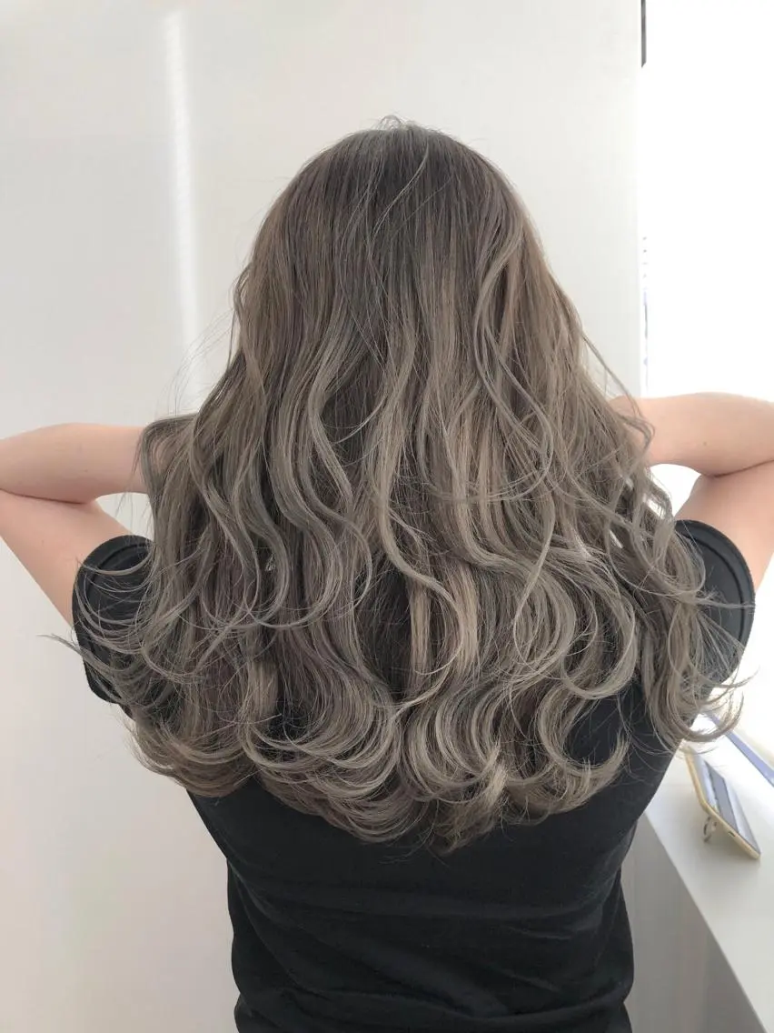 セミロング カラー バレイヤージュ レイヤーカット 【透明感、艶髪】西村 有司のヘアスタイル