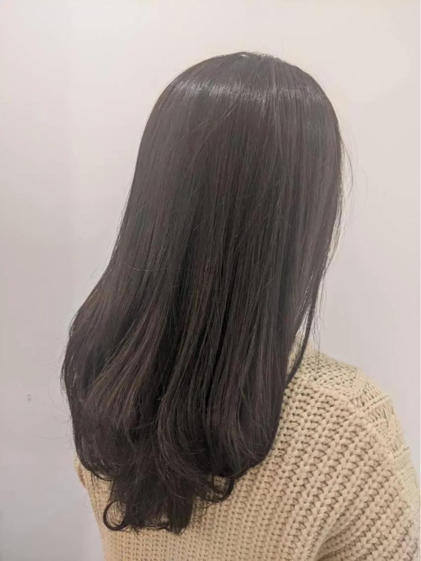 ロング カラー オリーブカラー natsumi / N°ariaのヘアスタイル