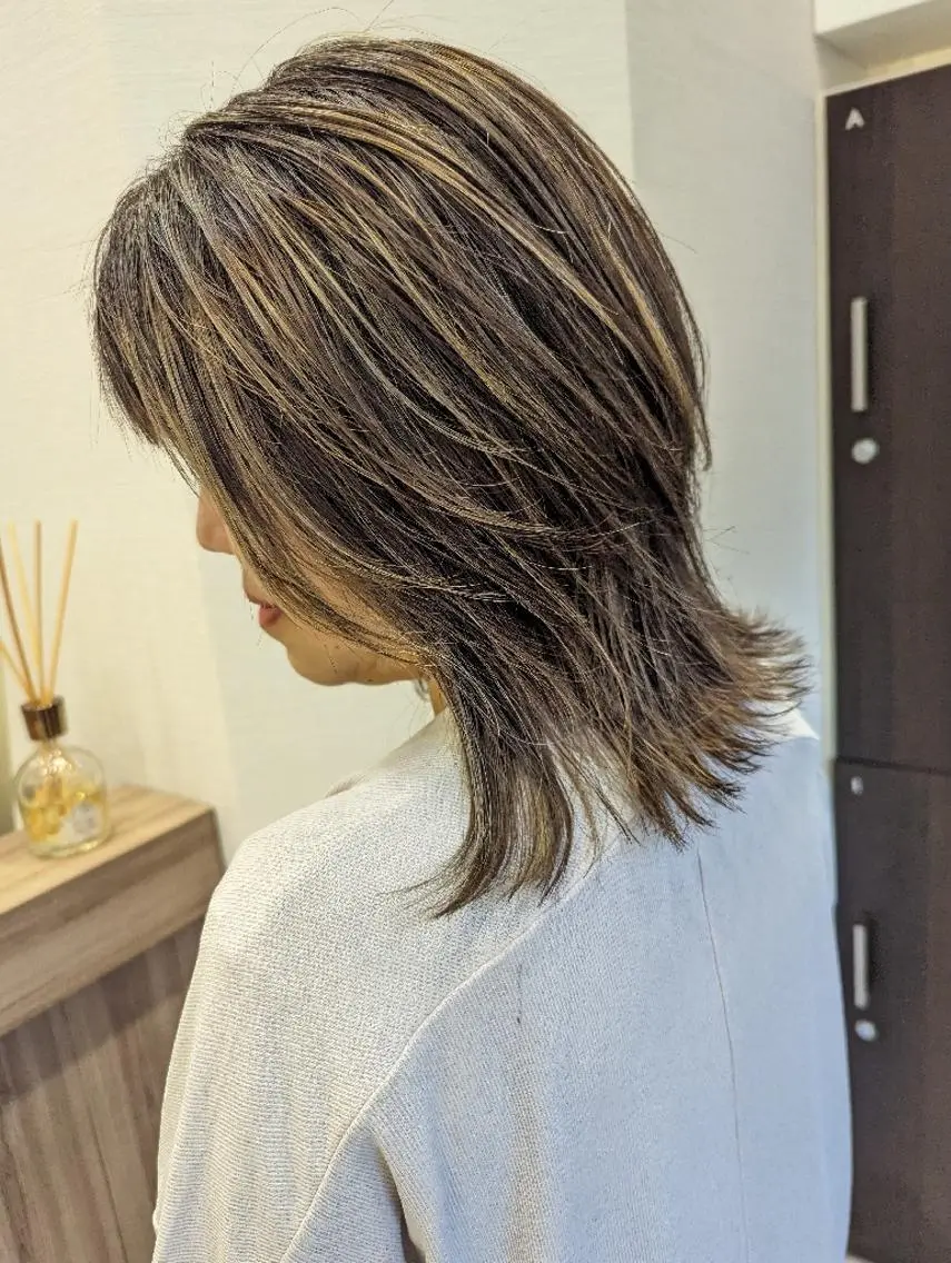 セミロング カラー ハイライトカラー ハイライト レイヤーカット カット ヘアカラー トリートメント 🩶ハイライトカラー 🩶ASH西葛西鈴木のヘアスタイル