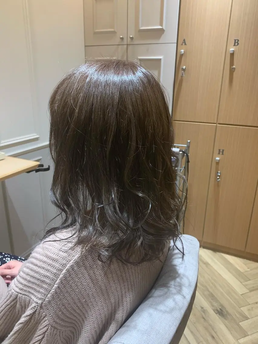 ミディアム カラー パーマ アッシュ ベージュカラー イルミナカラー Eleanor川崎店 蝦名 樹希也のヘアスタイル