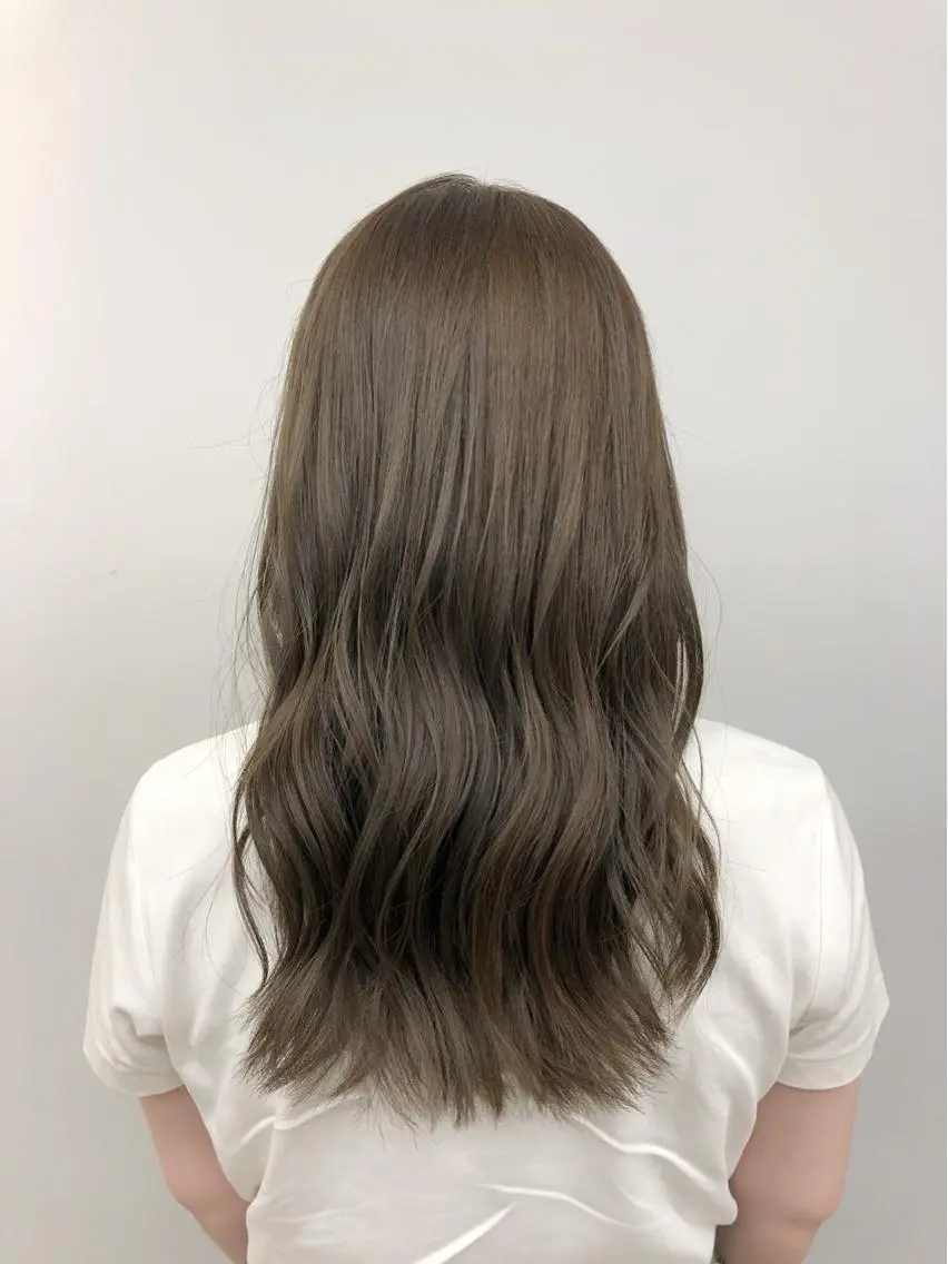 セミロング カラー アッシュ ベージュカラー 代表 YUKI ☆のヘアスタイル