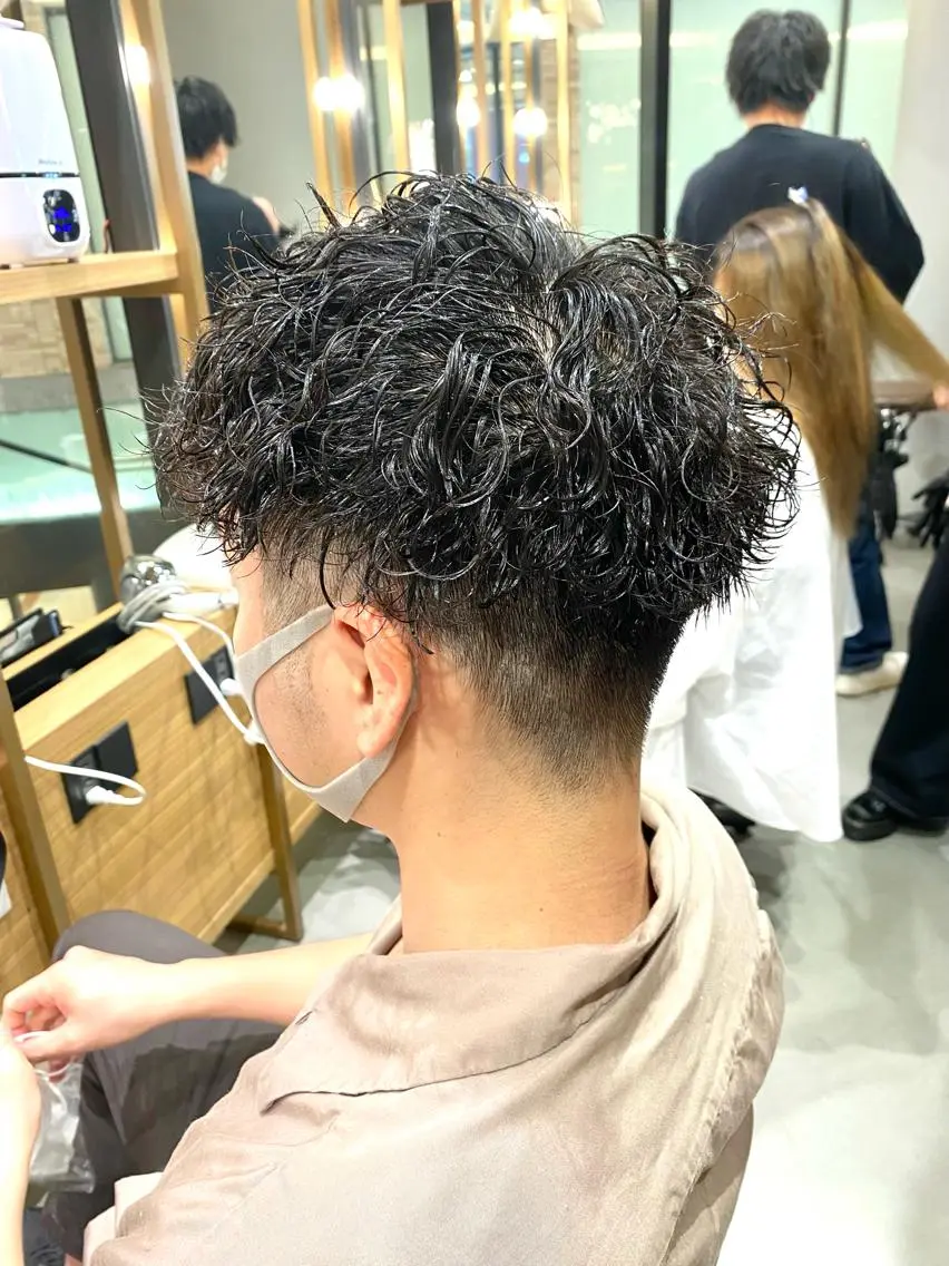 ショート パーマ メンズ 波巻きパーマ unopulir 景山 凌のヘアスタイル