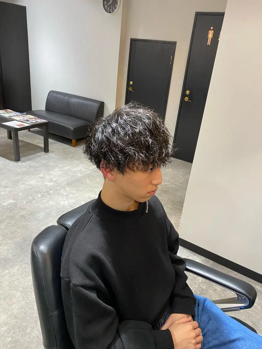 ショート パーマ メンズ フェードカット メンズパーマ スキンフェード ツイストスパイラルパーマ スパイラルパーマ パーマ 前田賢生 ご新規様はNGのヘアスタイル
