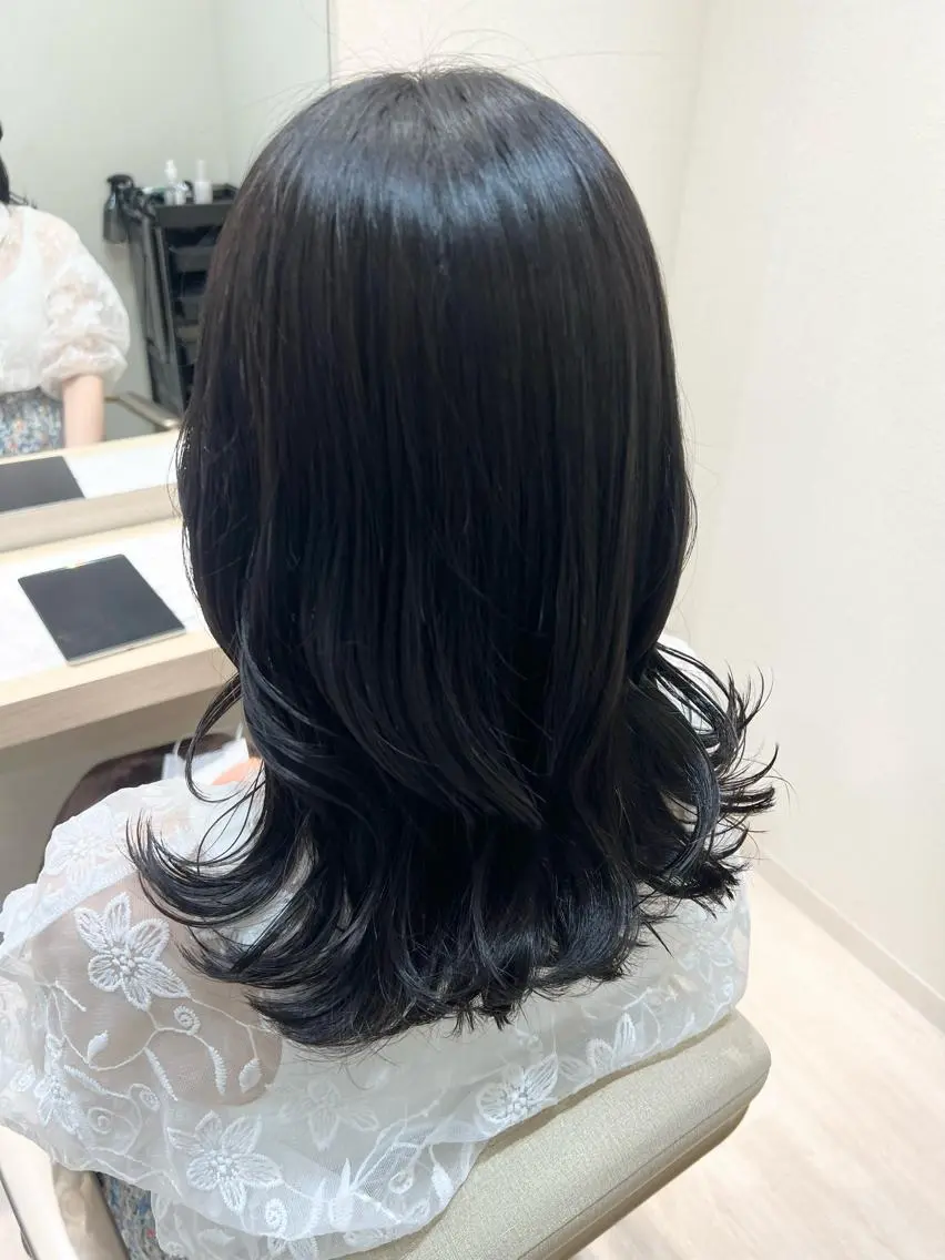 ミディアム カット ヘアカラー トリートメント ヘッドスパ mina .のヘアスタイル