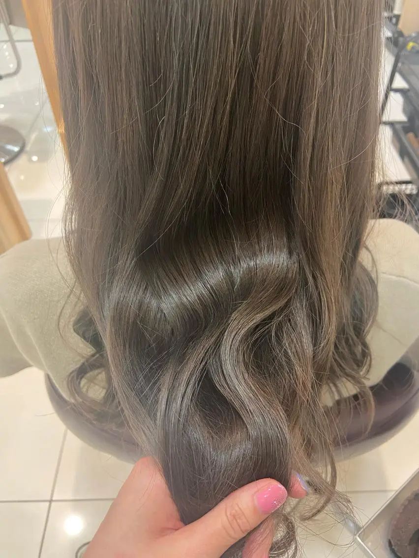 ロング カラー 透明感カラー グレージュ なつな/ 透明感カラーのヘアスタイル