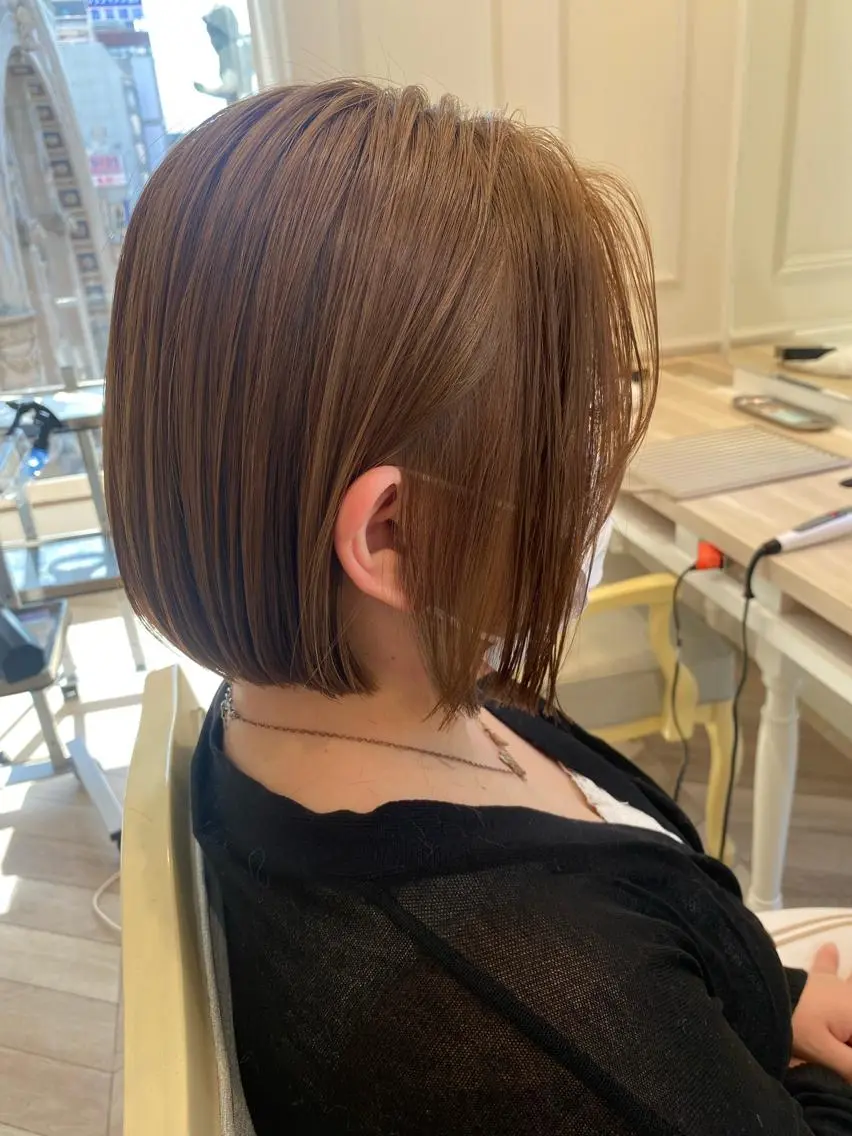ショート カラー カット ヘアカラー 小顔レイヤー/ ベージュ🤍Rieのヘアスタイル