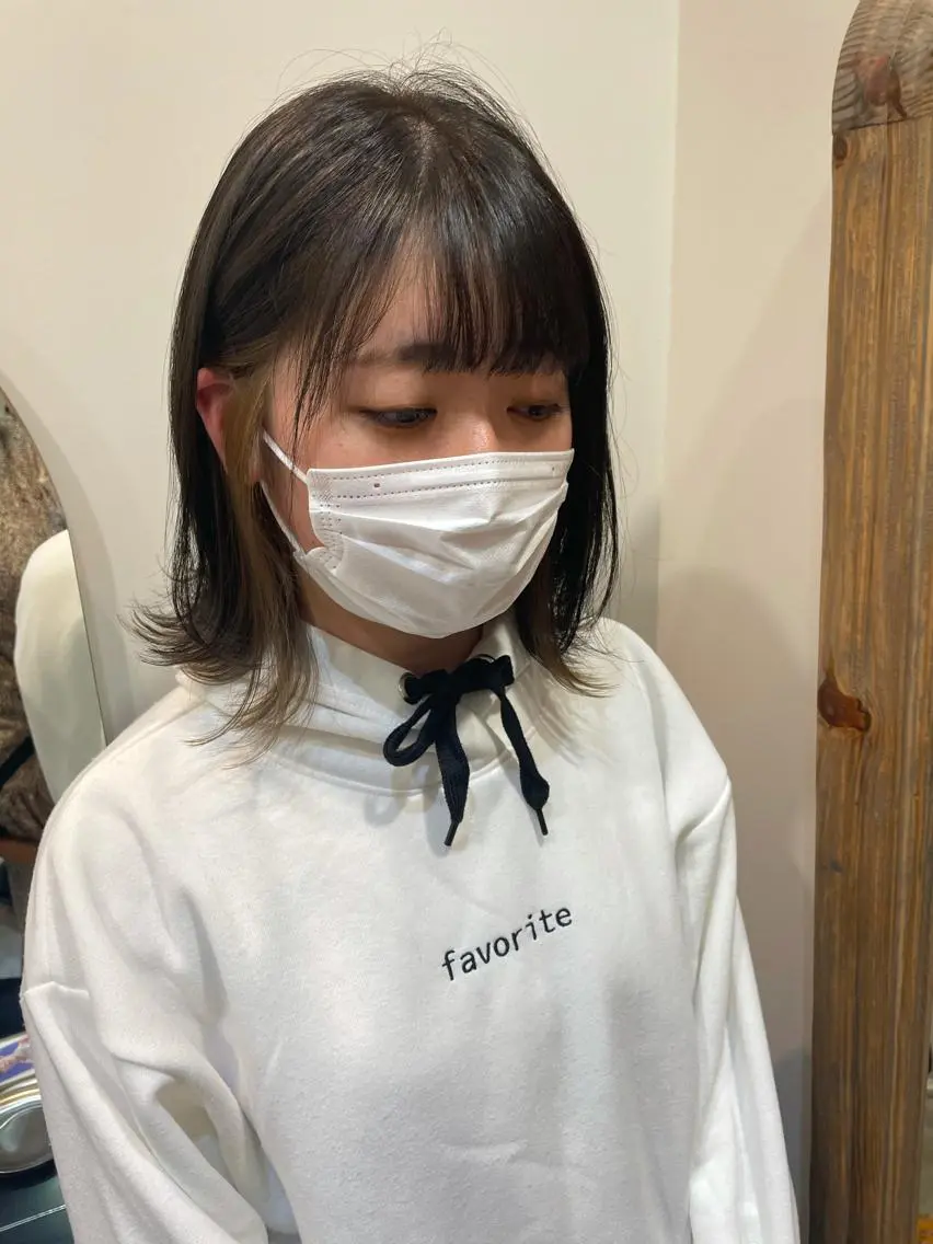 ミディアム カラー アッシュ ベージュカラー インナーカラー ホワイトベージュ 中目黒🌼 🌼ハナのヘアスタイル