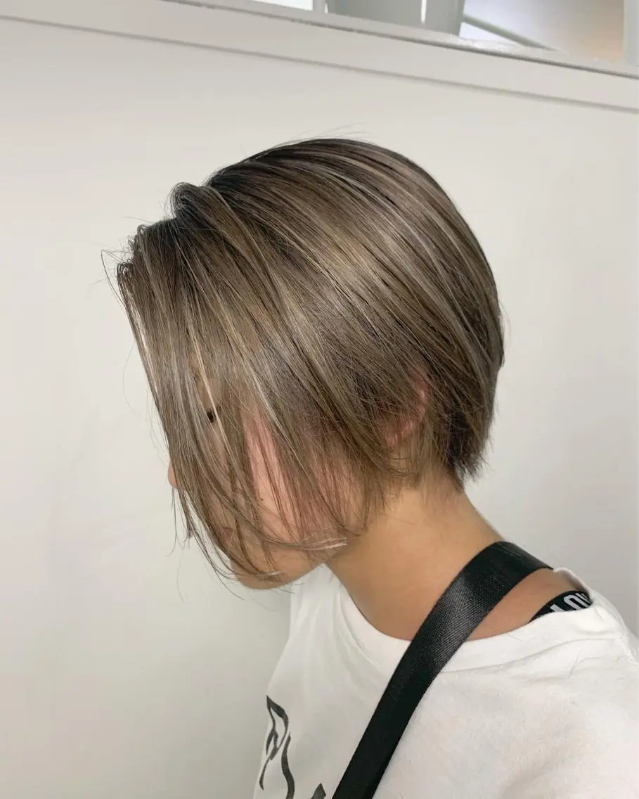 ショート カラー レイヤーカット 西村あきやのヘアスタイル