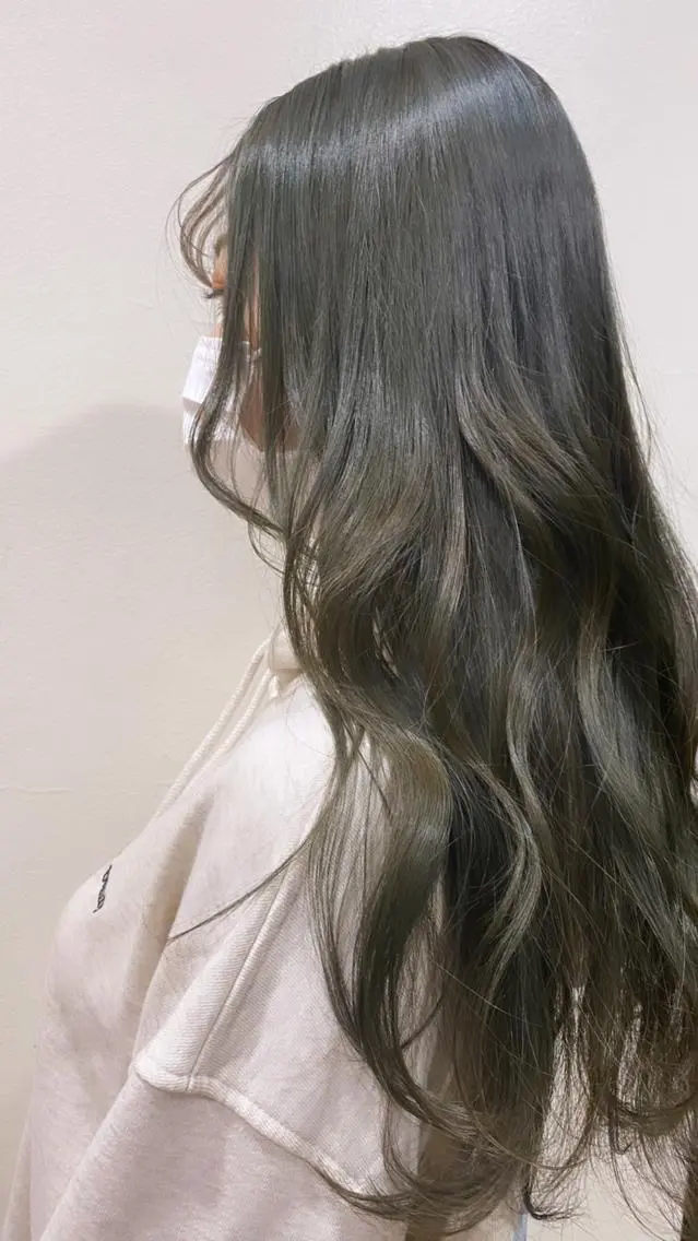 カラー グレージュ ヘーゼル オリーブグレージュ オリーブグレー KAREN🕊️ 大宮美容室のヘアスタイル
