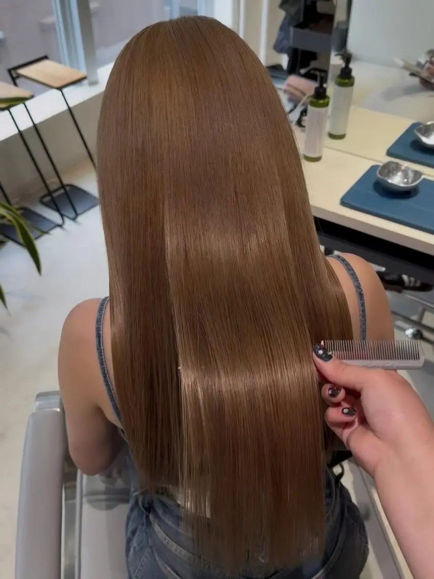 カラー ロング ベージュカラー ブリーチ ブラウンカラー 透明感カラー ミルクティーベージュ SONOKO 【yoki.】のヘアスタイル