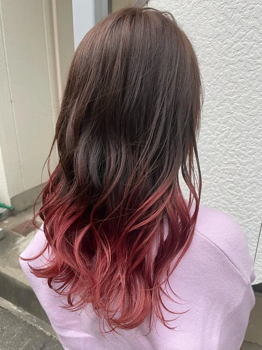 ロング カラー インナーカラー 推し ブリーチ 髪質改善のヘアスタイル
