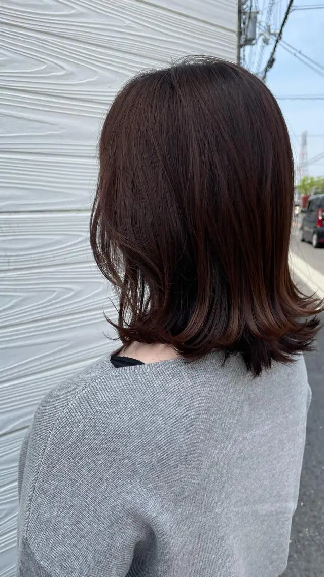 セミロング カット ヘアカラー ビヨウシツトリコ よねたにみなのヘアスタイル