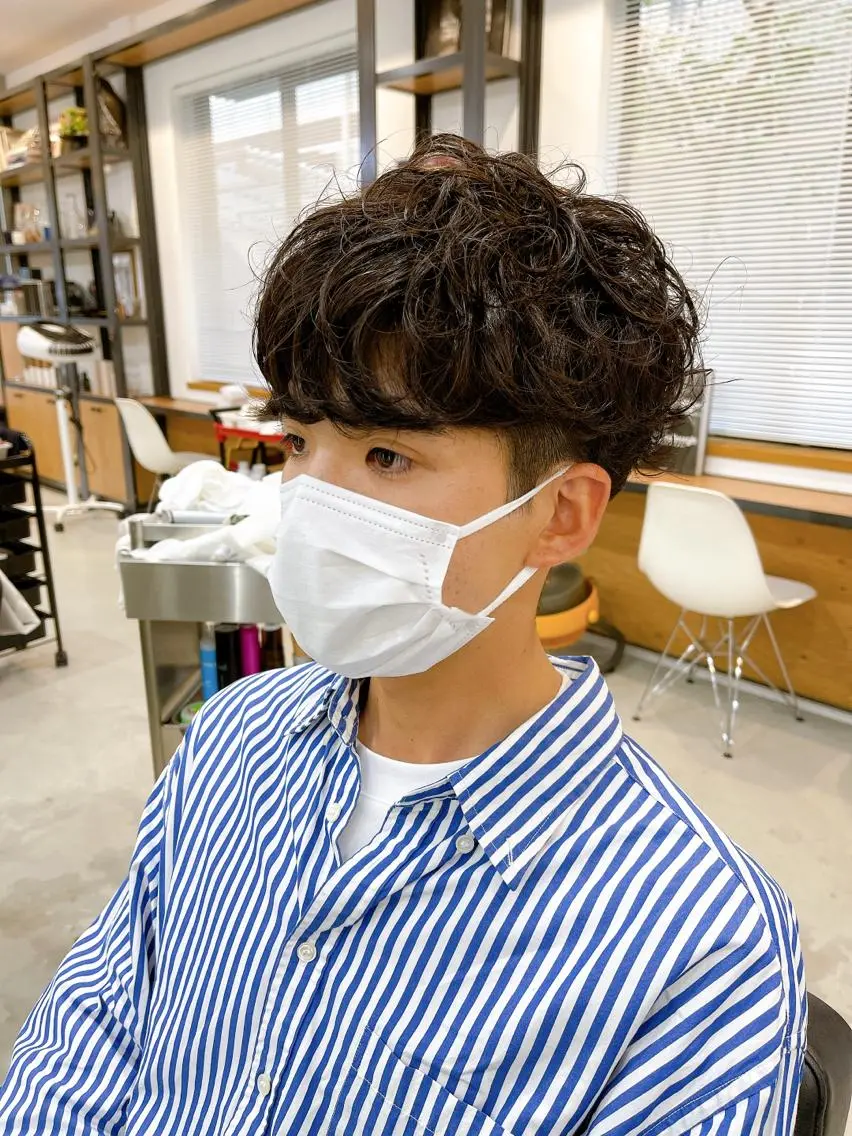 ショート パーマ メンズ メンズパーマ カット ヘアカラー パーマ 縮毛矯正 トリートメント メンズパーマ タカキリョウのヘアスタイル