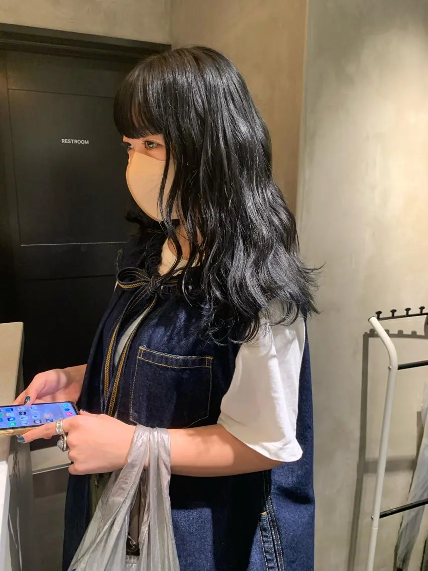 ロング カラー 黒髪 ブルーカラー ブルーブラック カット ヘアカラー トリートメント アンニュイヘア🪽 ayumiのヘアスタイル