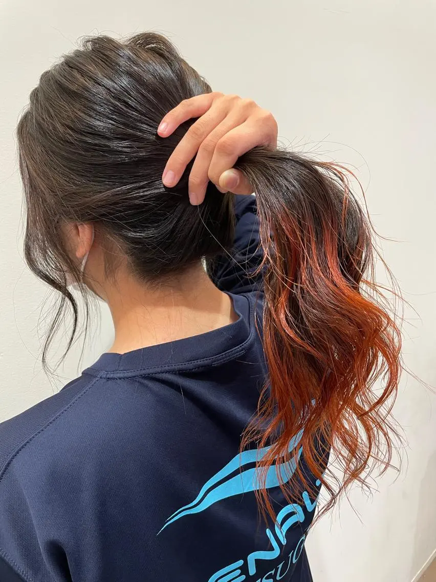 セミロング カラー グラデーションカラー オレンジ Amour なぐらのヘアスタイル