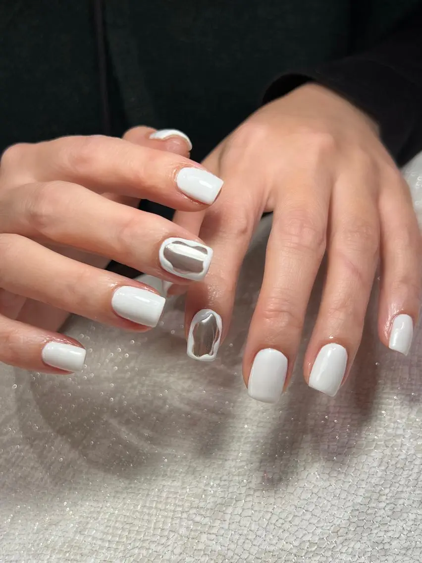セミロング ネイル ミラーネイル ニュアンスネイル 東大前 ネイル HBL メイクのネイルデザイン