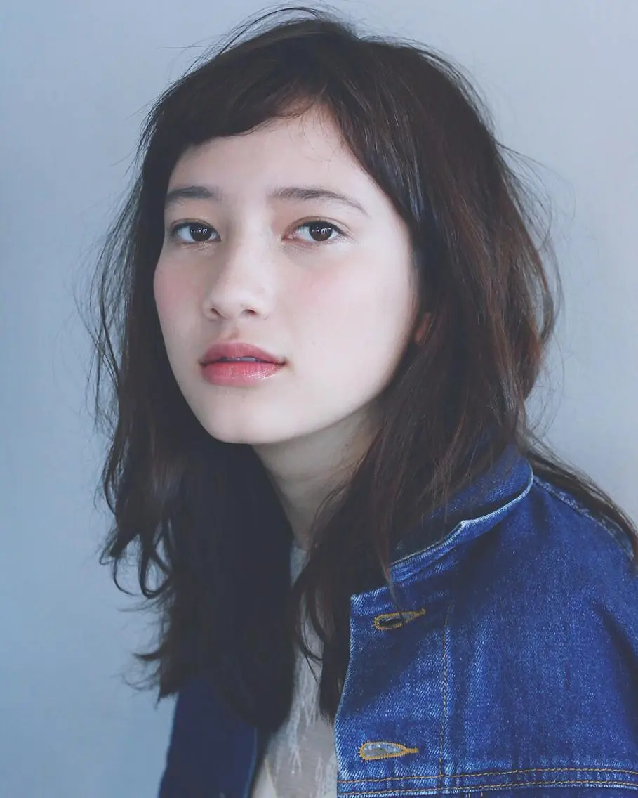 ミディアム セミロング カラー conne& ririのヘアスタイル