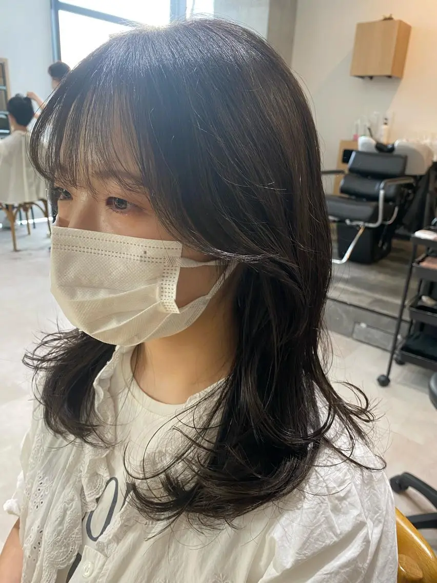 ミディアム カラー カット ヘアカラー トリートメント 似合う髪型見つけます AYAKAのヘアスタイル