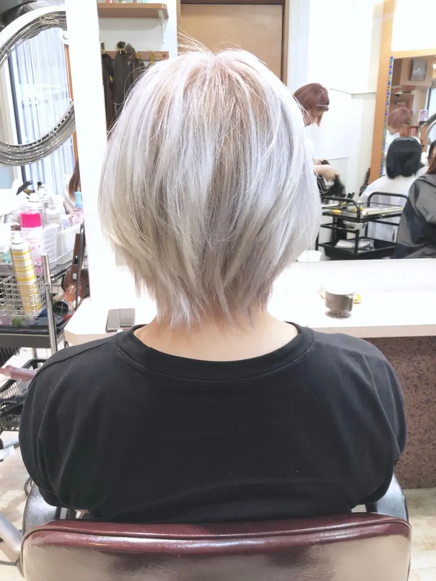ミディアム カラー ブリーチ 100%髪質改善特化 TRUNSのヘアスタイル