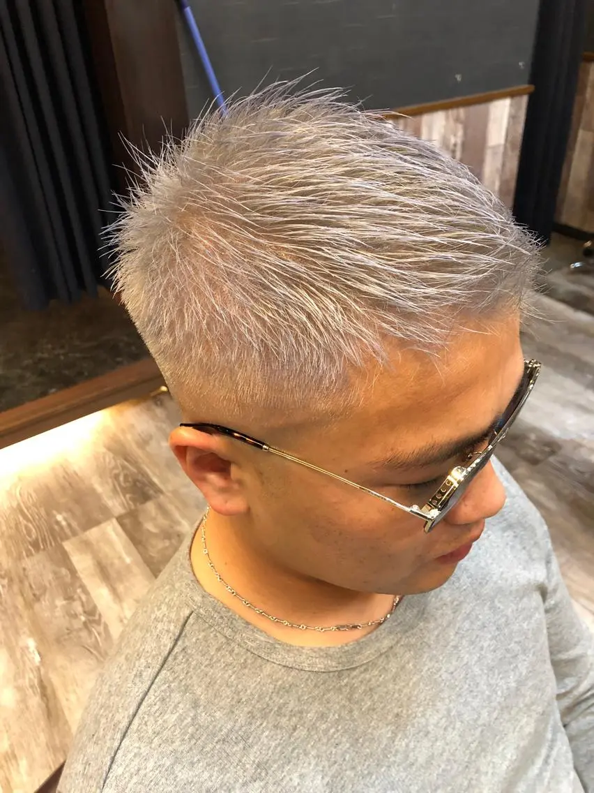 ショート メンズ シールエクステ メンズバレイヤージュ メンズハイライト メンズインナーカラー メンズメッシュ KIRA スズキ タクヤ/店長のヘアスタイル