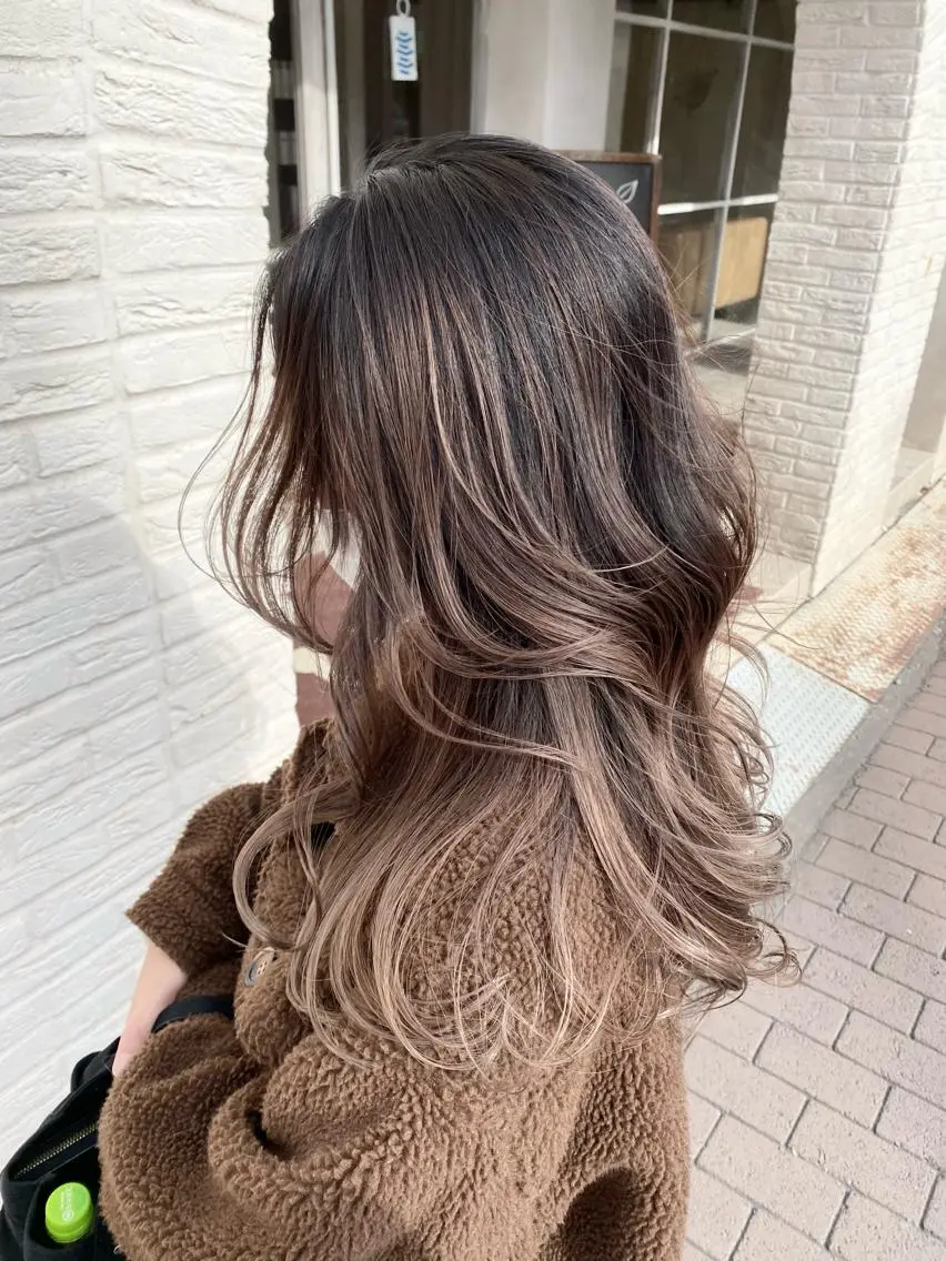 セミロング カラー カット ヘアカラー トリートメント バレイヤージュ 隅中秀弥のヘアスタイル