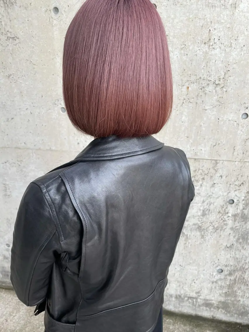 ショート カラー グレージュ ピンクカラー 日高 香織のヘアスタイル