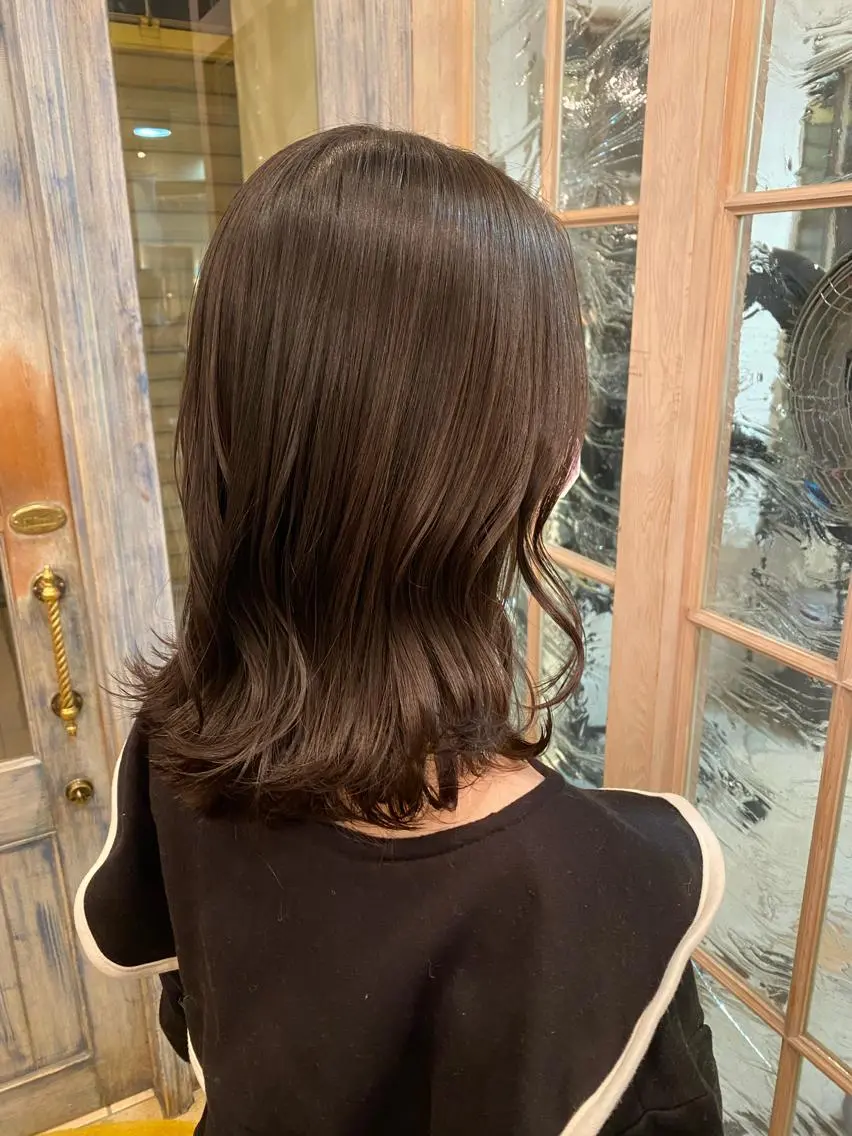 ミディアム レイヤーカット ローレイヤー 井上 日菜乃のヘアスタイル