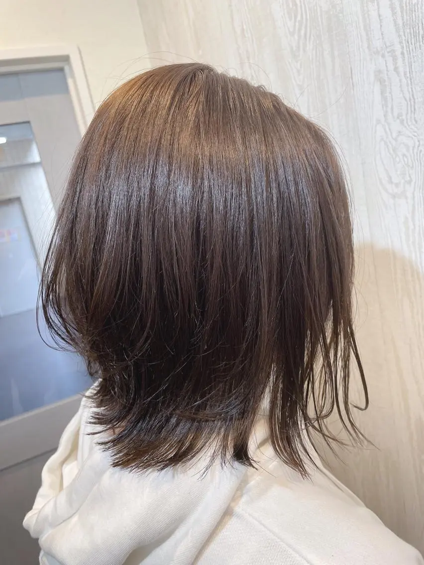 ショート カラー ヘアアレンジ ベージュカラー シルバー シルバーベージュ HUENEST アカデミーサロンのヘアスタイル