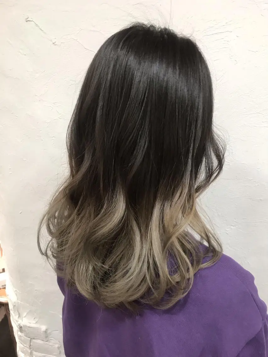 ミディアム カラー ブリーチ 伊藤 優希のヘアスタイル